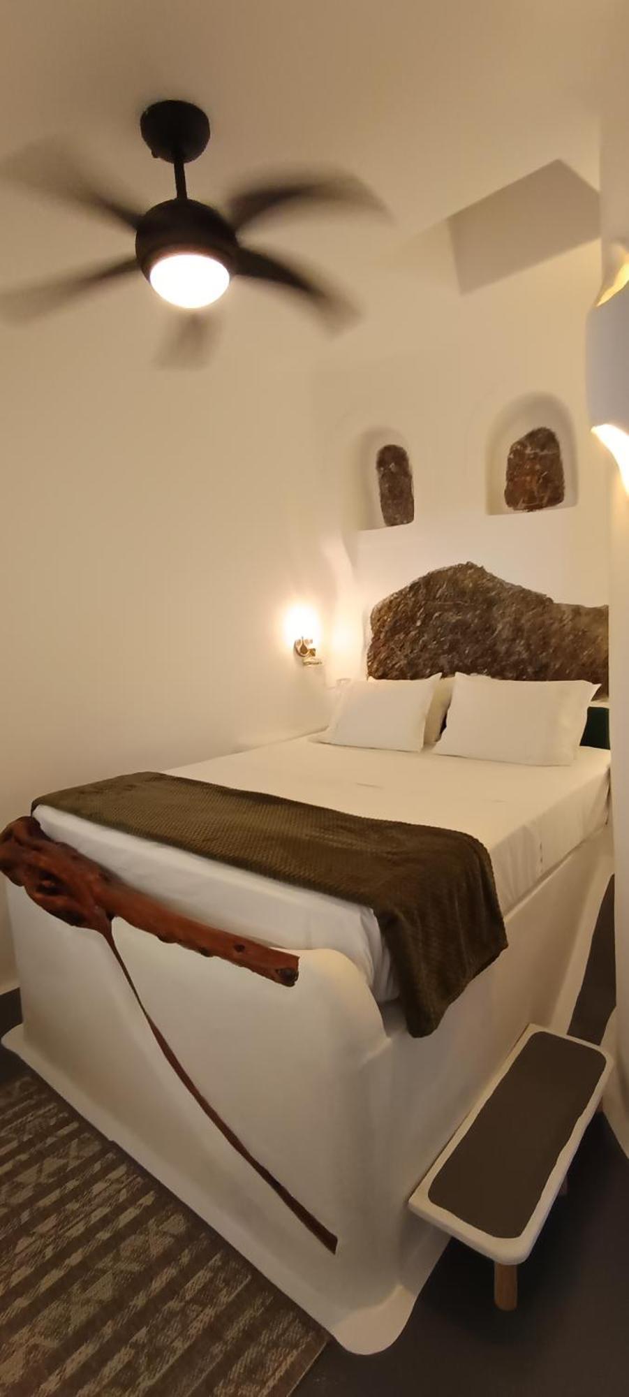 Aliori Art Caves Hotell Aegiali Rom bilde